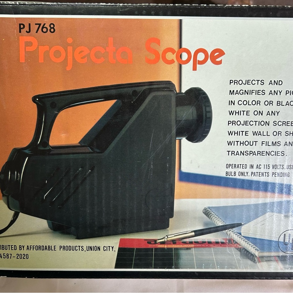 Vintage Projecta Scope PJ768 for the artists and crafters, new in original box.